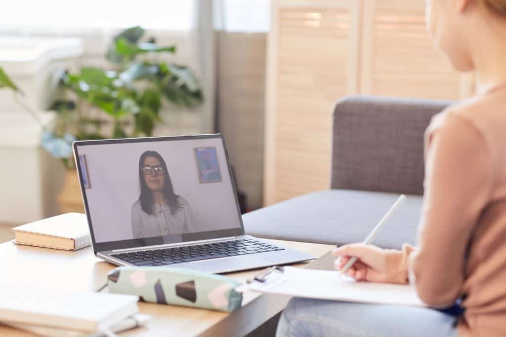 online tanfolyam - csak számítógép kell a tanuláshoz