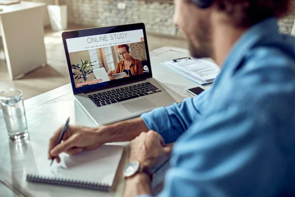 online tanulas es kepzes Tatabanyarol is